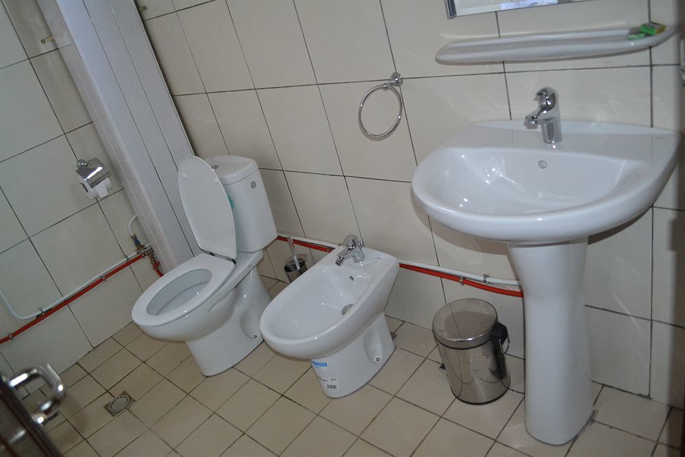 Hotel De Malte Dschang Екстер'єр фото